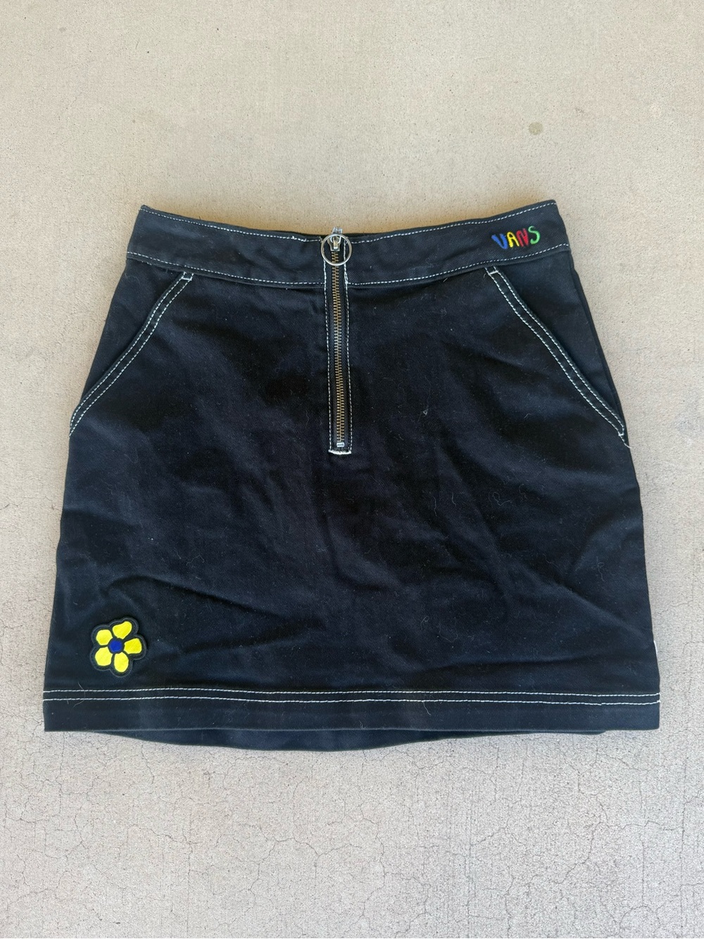 Vans Women’s Black Embroidered Flower Mini Skirt Size S